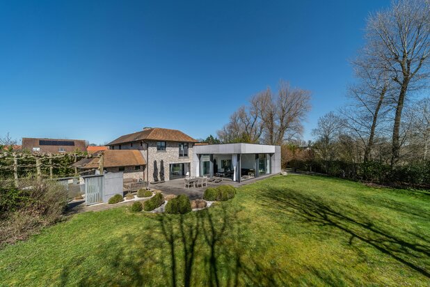 Luxurious villa adjacent to the nature reserve in Sint-Idesbald