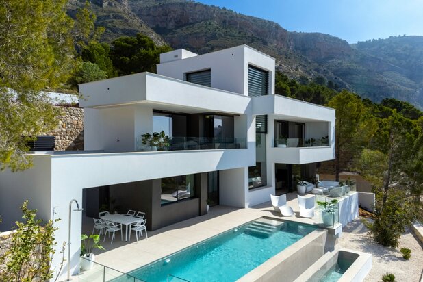 Instapklare architecturale luxe villa met zeezicht in Altea