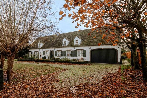 Op te frissen landhuis in het landelijke Moregem