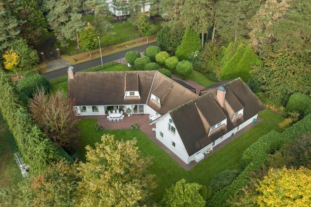 Prachtige villa met 6 slpks op perceel van 2.251 m² gelegen in mooie villawijk te Pelt (Grote Heide)