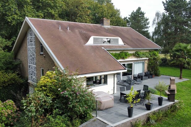 Prachtige imposante vrijstaande woning gelegen midden in de bosrijke polders van Sint Kruis