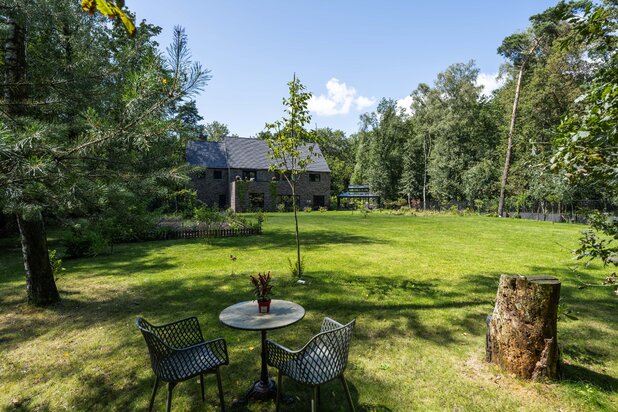 Eigenzinnige 'kasteel'villa over natuurgebied in Kapellen!