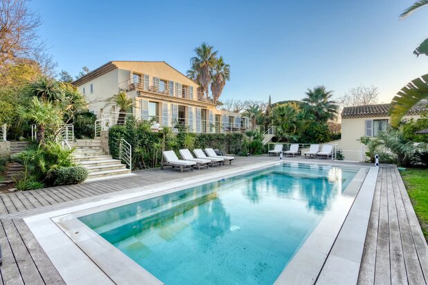 Exceptional Property in the Heart of Saint-Tropez Village: Villa with Sea View