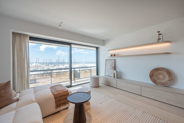 Appartement luxueux sur la digue de mer de Duinbergen. 