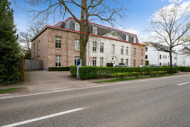 VILLA APPARTEMENT MET ZUIDWEST GEORIËNTEERD TERRAS