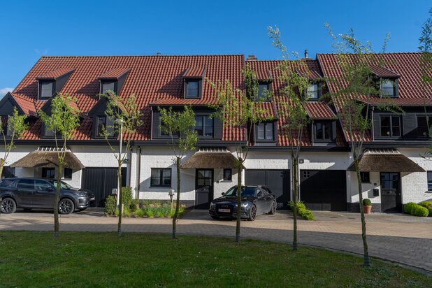 Mooi recente woning, rustig gelegen in woonerf Middelhoek