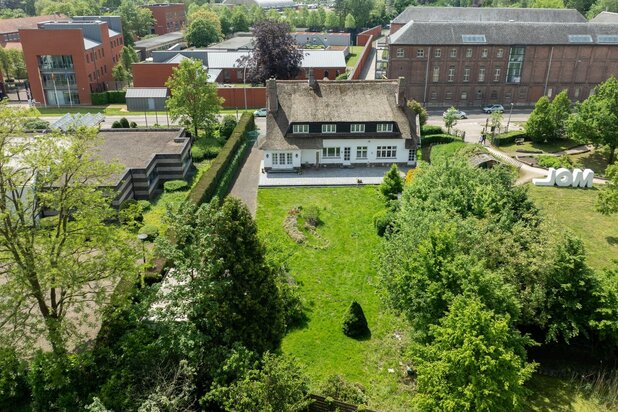 Statige villa met 5 slaapkamers op een perceel van 1250m²