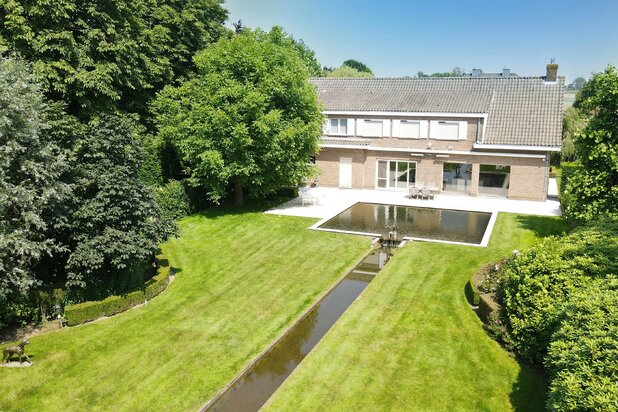 Spacious 3,000 m² villa for sale in Diksmuide