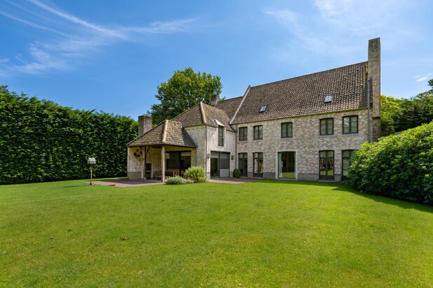 Villa de Manoir luxueuse avec environ 3 455m² de terrain (construite en 2008)