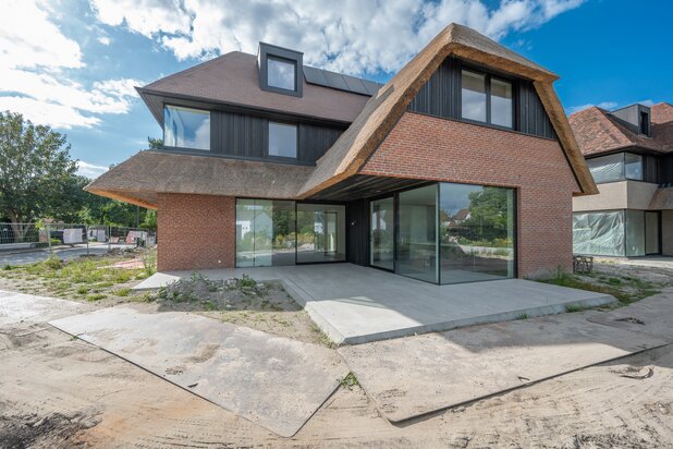 Stand-alone energy-efficient and exceptionally finished new-build villa