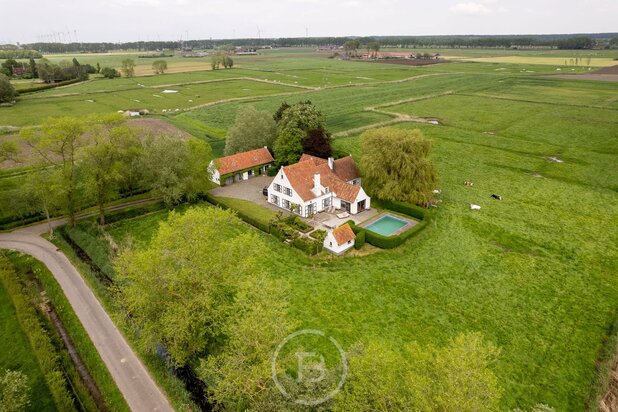 Ferme située à la campagne avec une vue imprenable 