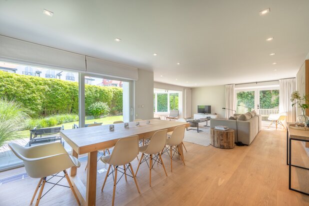 Magnifique appartement de coin avec jardin au Zoute