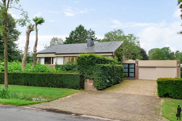 Bijzondere villa gelegen in rustige straat. 