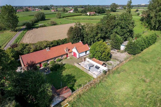 Charmante te renoveren hoeve op 11.690m² met unieke ligging!