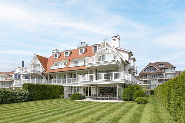 Appartement-jardin de luxe avec vue exceptionnelle sur l'approach du Zoute.