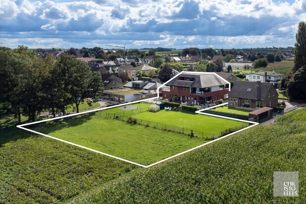 Uitzonderlijk villament met vrij zicht aan de Nederlandse grens!