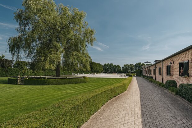 Exclusieve, hippische accommodatie op +/- 2,5ha