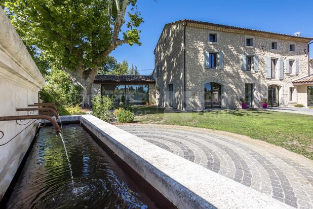 An exceptional stone farmhouse for sale near L'Isle sur la Sorgue