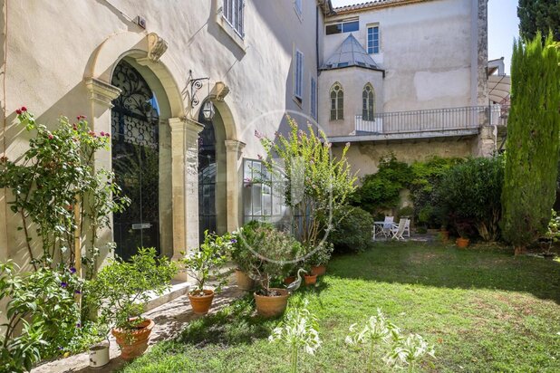 Italian Renaissance townhouse for sale in L'Isle sur la Sorgue