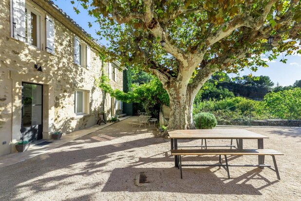 Charming stone property with guest house and swimming pool for sale in Beaumes De Venise