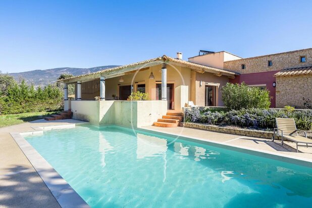 Exceptional property with a beautiful view of Mont Ventoux for sale in Bédoin