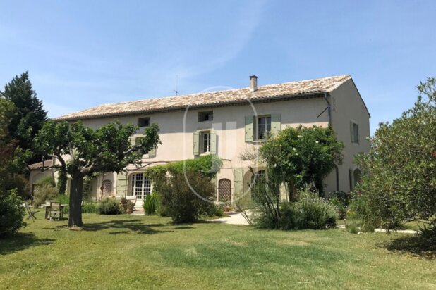 Authentic 19th century farmhouse with swimming pool near L'Isle-sur-la-Sorgue