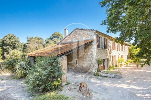 Exclusive - 17th century farmhouse for sale in Mollégès