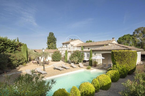 Very beautiful villa with outbuildings for sale in Saint-Rémy-de-Provence