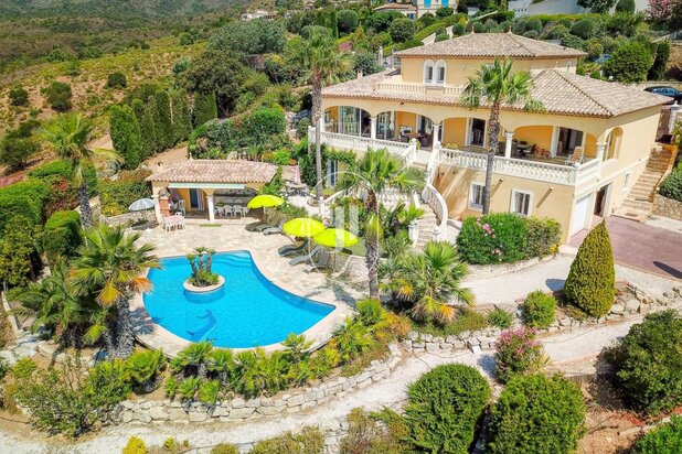 Sea-view villa for sale in Les Issambres