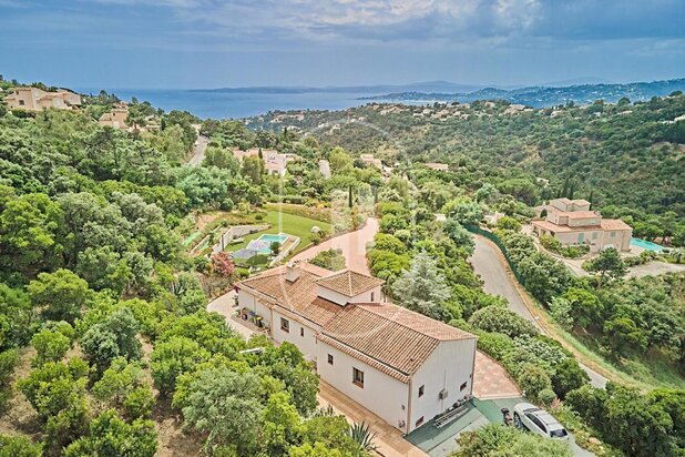 Villa with sea view and pool for sale in Les Issambres