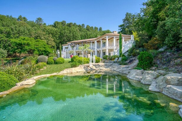 Dominant position villa with natural pool for sale in la Garde Freinet