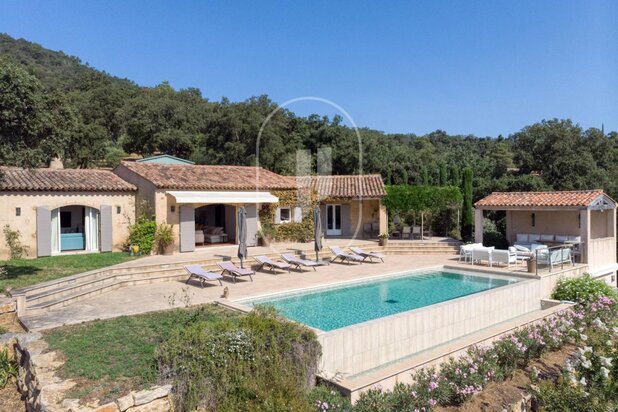 Beautiful villa with commanding view for sale in La Garde-Freinet.