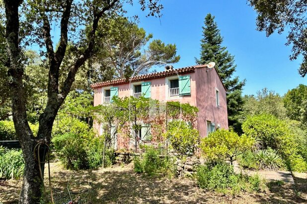 Charming house for sale in Aix en Provence, in nature, 10mn from the city center