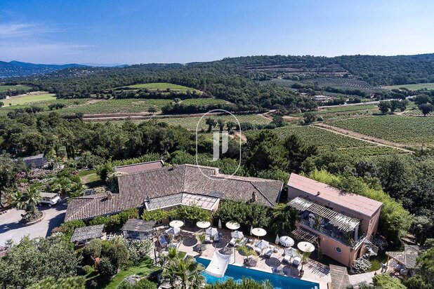 Magnificent property for sale in Gassin countryside