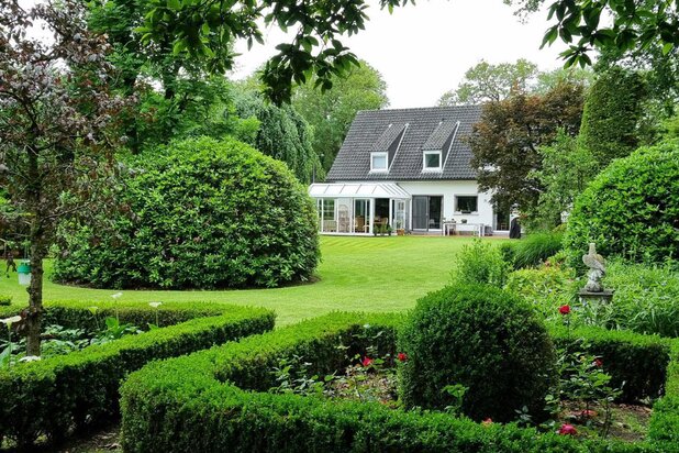 Tijdloze woning met 4 slpks en prachtige tuin op 1955 m².