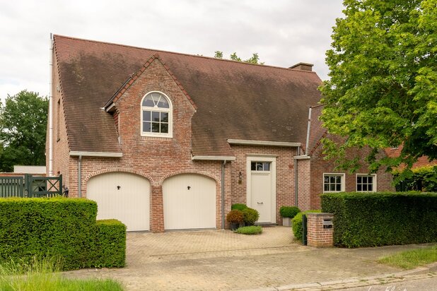 Prachtige, luxueuze villa met overliggend weiland van ca. 5,5 ha te Willebroek