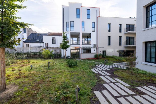 Nabij Groen Kwartier, totaal gerenoveerde woning met stadstuin en terras, 4 slpks en 2 badks.