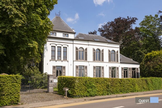 Stunning Country house in a beautiful green setting