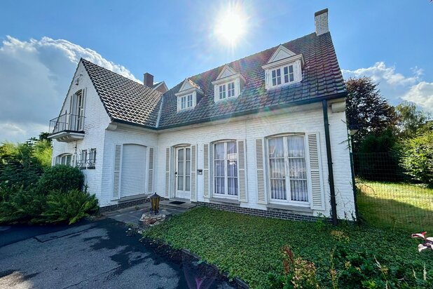 RUIME VILLA OP 1387M² MET VERANDA/PRAKTIJKRUIMTE, DUBBELE GARAGE  EN GROTE TUIN