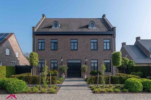 Landelijke villawoning met multifunctioneel aangrenzend gebouw