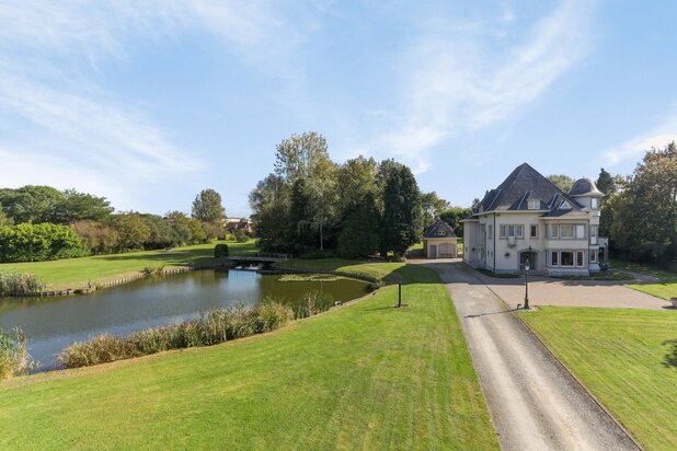 Exclusieve gerenoveerde villa op 2 hectare groen