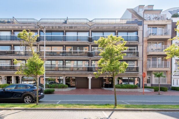 Ruim appartement met prachtig zonneterras gelegen vlakbij de Dumortierlaan en het strand.