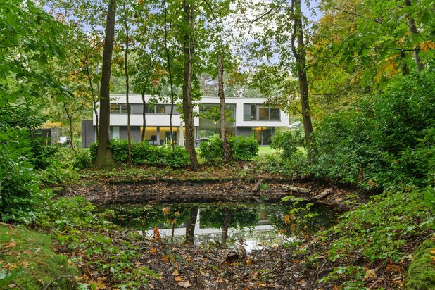 Exclusieve, modernistische villa met kantoorruimte te koop in Keerbergen