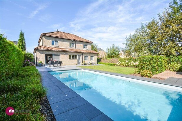 Stylish villa with 4 bedrooms and pool in Boortmeerbeek