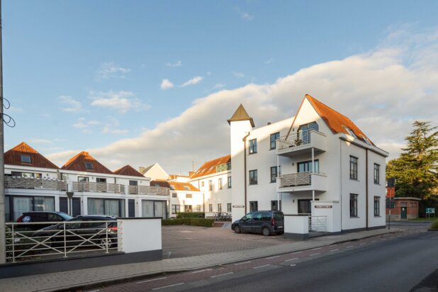 Centrum Roeselare : zeer verzorgde opbrengsteigendom te koop nabij centrum en station bestaande uit 6 appartementen-4 woningen en 10 staanplaatsen