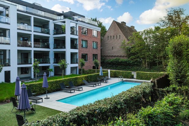 Luxueuze en lichtrijke penthouse met garage, terras + zwembad!