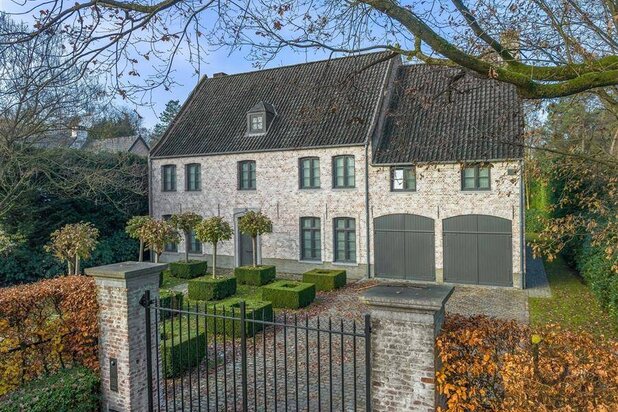 Prestigieuze VILLA op een mooie locatie te Schilde!