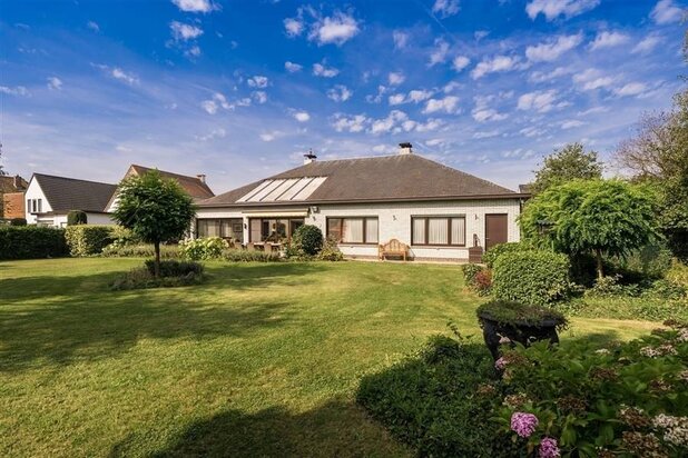 Magnificent villa on 8,500m² plot!