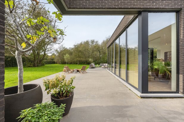 AARTSELAAR - Exclusieve villa met riante tuin!