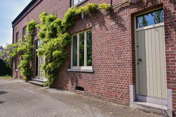 mooi GEHEEL van ruime WONING met vrijstaand BIJGEBOUW (zorgwoning, hobby, atelier, kantoor, B&B, ....) -  zeer RUSTIGE ligging tussen LEUVEN, BIERBEEK en HOEGAARDEN